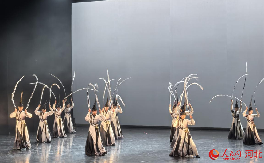 舞劇《顏真卿》演出現(xiàn)場(chǎng)。人民網(wǎng)記者 商帆攝