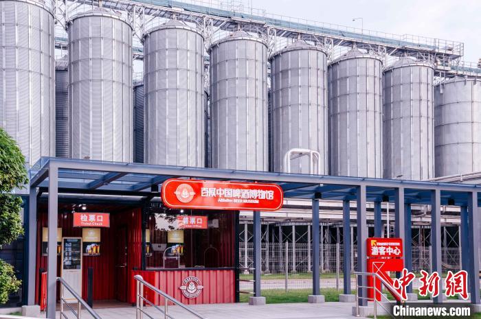 圖為基地原料立倉(cāng)?！±钅宪?攝