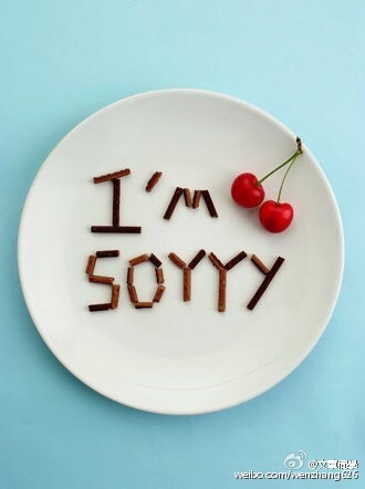 文章微博回應(yīng)“火鍋店包房內(nèi)抽煙”一事:接受批評