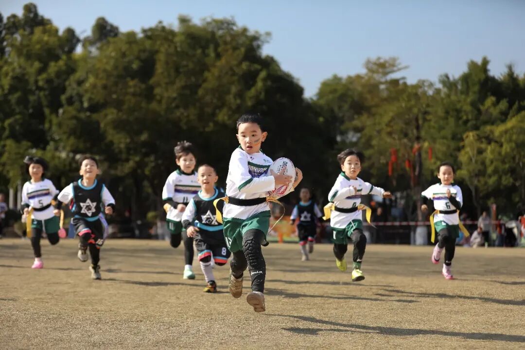福建省福州市兒童公園，幼兒組隊員正在進行橄欖球比賽。謝貴明攝（人民視覺）